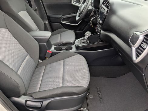 Used 2022 Kia Soul LX image 24
