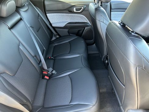 New 2026 Jeep Compass Latitude image 10