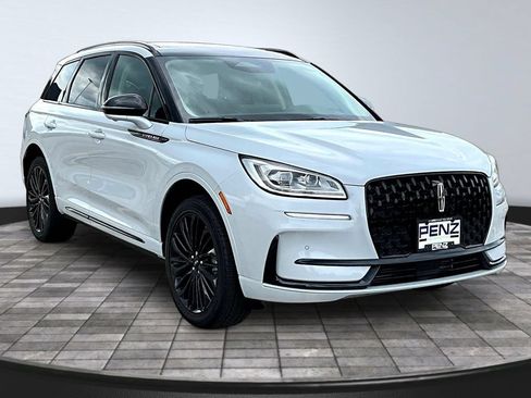 Used 2025 Lincoln Corsair Reserve w/ Jet Appearance Package AWD/4WD image 3