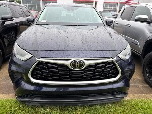 Used 2023 Toyota Highlander L FWD image 10