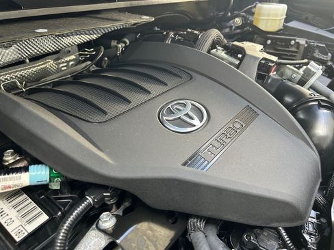 Used 2023 Toyota Highlander Limited AWD/4WD image 30