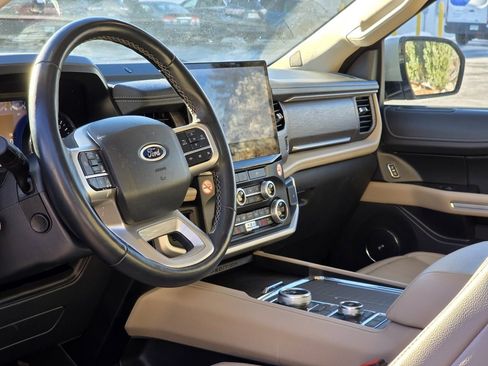 Used 2024 Ford Expedition Limited image 15
