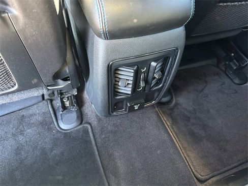 Used 2019 Jeep Grand Cherokee Laredo image 17