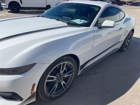 Used 2025 Ford Mustang Coupe image 1