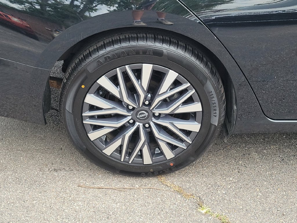 Used 2025 Nissan Altima 2.5 SV FWD image 7