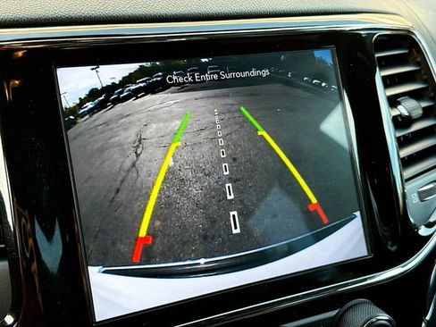 Used 2020 Jeep Grand Cherokee Overland image 15