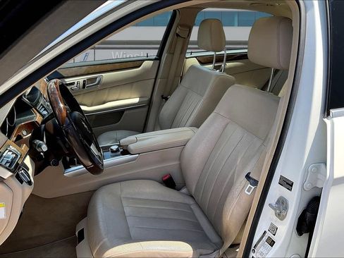 Used 2014 Mercedes-Benz E 550 4MATIC Sedan image 21