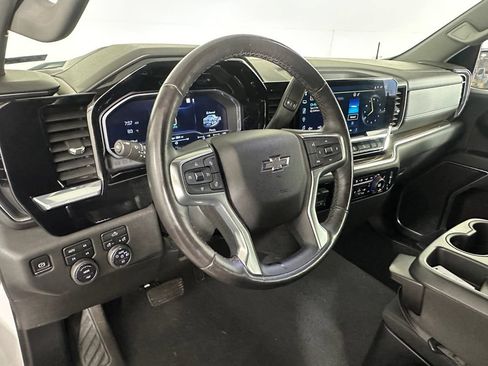 Used 2022 Chevrolet Silverado 1500 RST w/ Z71 Off-Road Package AWD/4WD image 11