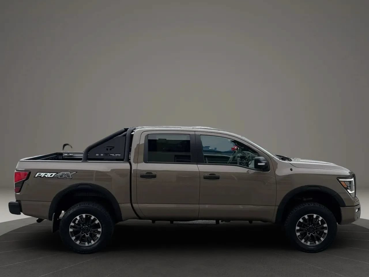 Used 2021 Nissan Titan PRO-4X w/ Pro-4x Convenience Package AWD/4WD image 8