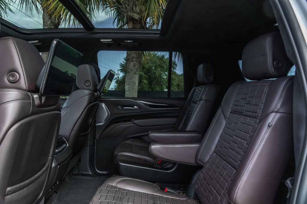 Used 2023 Cadillac Escalade ESV Sport Platinum w/ Heavy-Duty Trailer Package AWD/4WD image 21