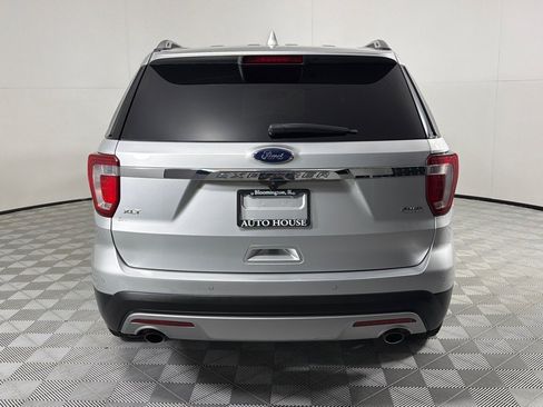 Used 2017 Ford Explorer XLT w/ Equipment Group 202A AWD/4WD image 6