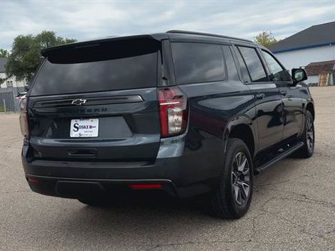 Used 2021 Chevrolet Suburban Z71 w/ Z71 Signature Package AWD/4WD image 8