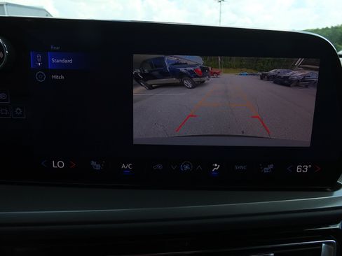 Used 2026 Chevrolet Traverse LT FWD image 25