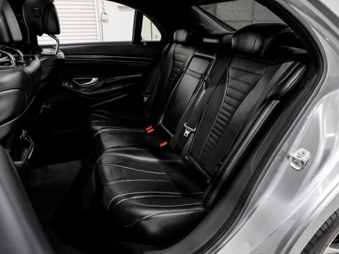 Used 2015 Mercedes-Benz S 550 Sedan w/ Sport Package w/ Sport Package image 21