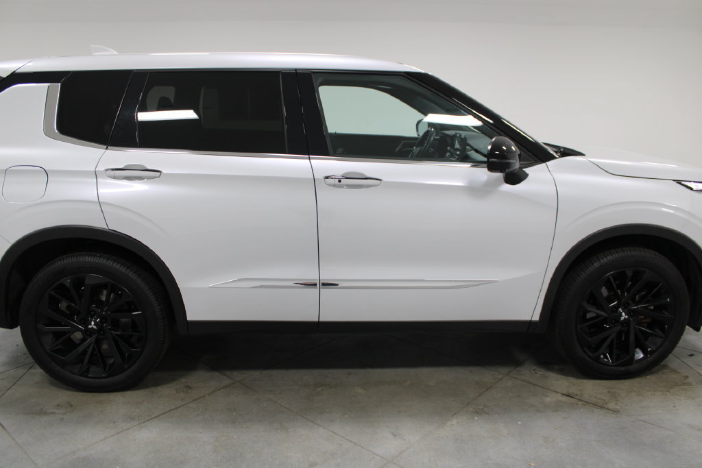 Used 2023 Mitsubishi Outlander SE Black Edition AWD/4WD image 11