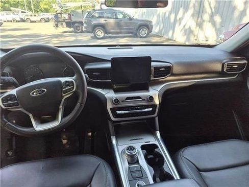 Used 2022 Ford Explorer XLT w/ Equipment Group 202A AWD/4WD image 45