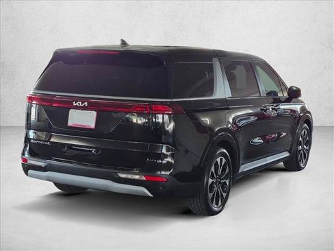 Used 2022 Kia Carnival EX FWD image 5