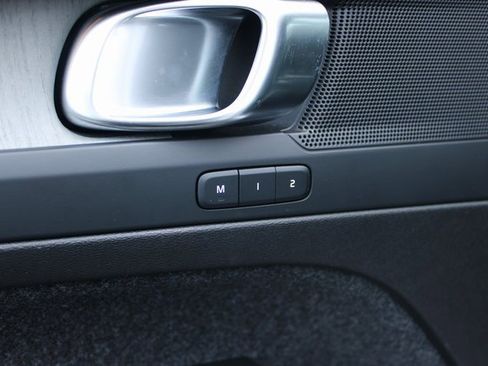 Used 2025 Volvo XC40 B5 Plus image 11