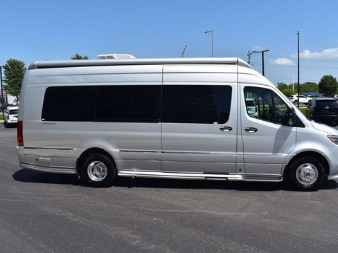 Used 2022 Mercedes-Benz Sprinter 3500 image 7