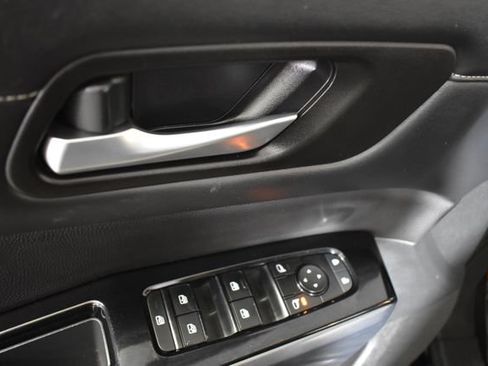Used 2023 Nissan Pathfinder SL AWD/4WD image 8
