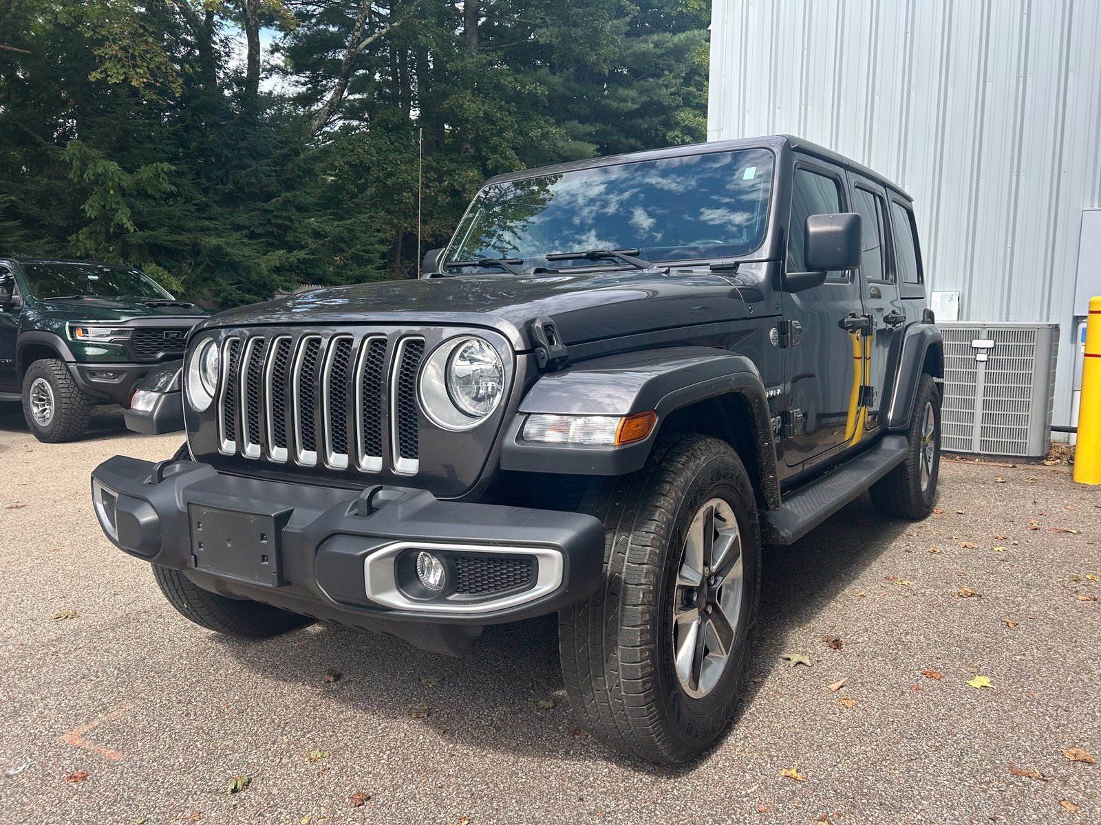 Used 2022 Jeep Wrangler Unlimited Sahara w/ Cold Weather Group AWD/4WD image 9