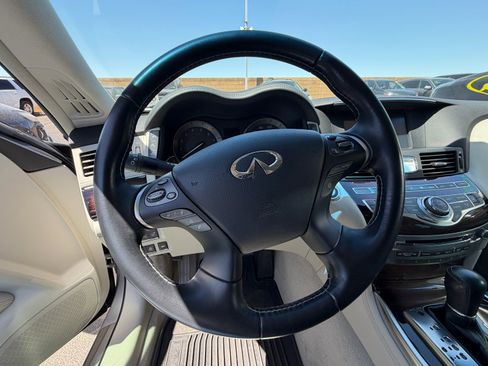 Used 2015 INFINITI Q70 3.7 w/ Deluxe Touring Package AWD/4WD image 11