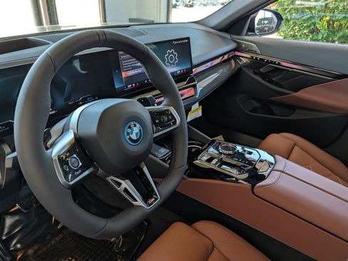 New 2027 BMW 550e xDrive AWD/4WD image 18