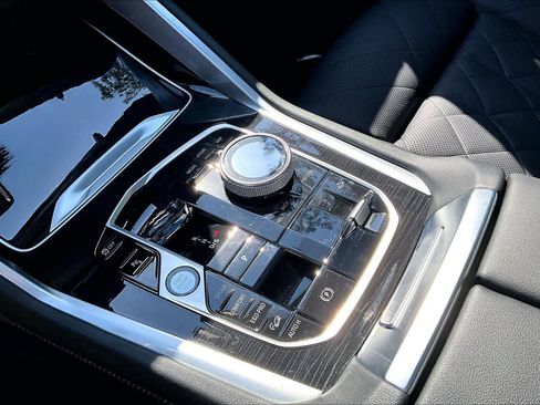 Certified 2024 BMW X6 xDrive40i w/ Executive Package image 17