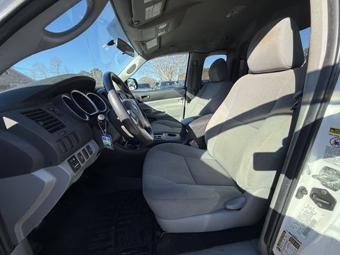 Used 2013 Toyota Tacoma 4WD Access Cab V6 AT (Natl) w/ Convenience Pkg image 11