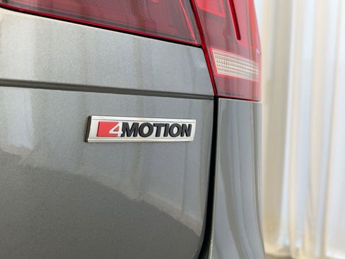 Used 2019 Volkswagen Tiguan SEL Premium image 34