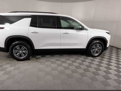 New 2026 Chevrolet Traverse LT image 13
