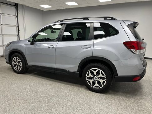 Used 2022 Subaru Forester Premium AWD/4WD image 7