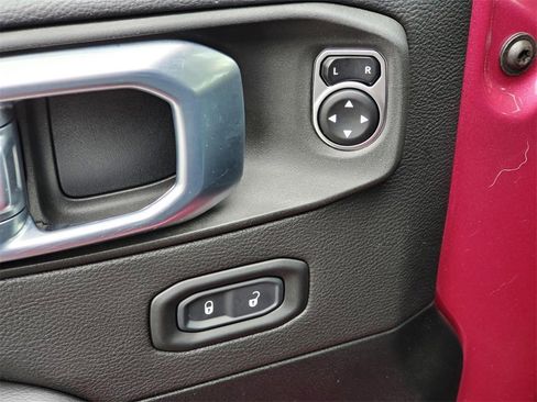 Used 2021 Jeep Wrangler Unlimited Rubicon w/ Xtreme Recon 35" Tire Package image 17