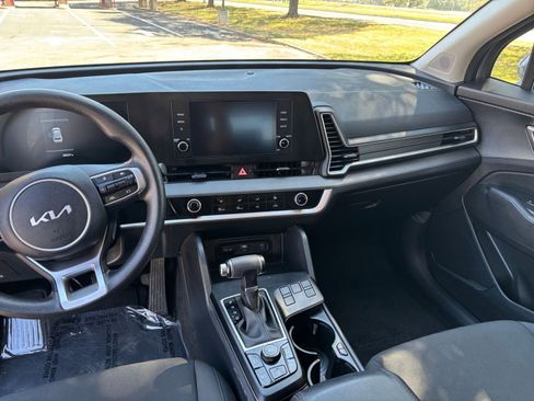 Used 2025 Kia Sportage LX image 30