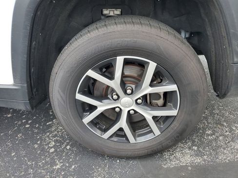 Used 2024 Jeep Grand Cherokee L Laredo AWD/4WD image 34