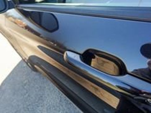 Used 2022 Ford Explorer XLT w/ Equipment Group 202A image 7