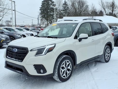 Used 2023 Subaru Forester Premium image 3