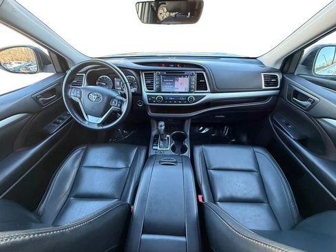 Used 2019 Toyota Highlander XLE image 10