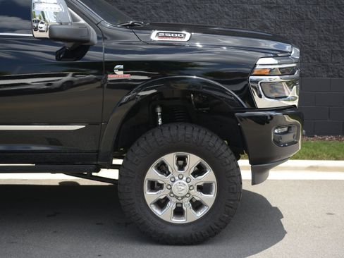 Used 2025 RAM 2500 Limited AWD/4WD image 10
