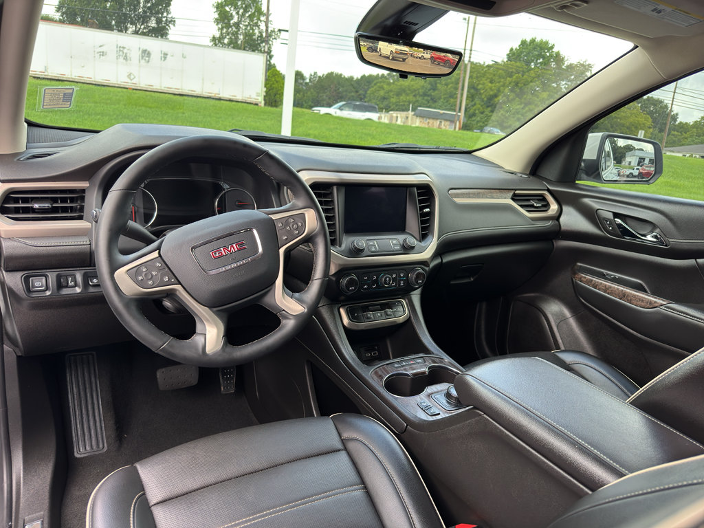 Used 2023 GMC Acadia Denali w/ Denali Technology Package FWD image 11