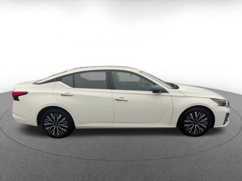 Used 2025 Nissan Altima 2.5 SV image 16