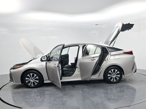 Used 2020 Toyota Prius Prime XLE image 56