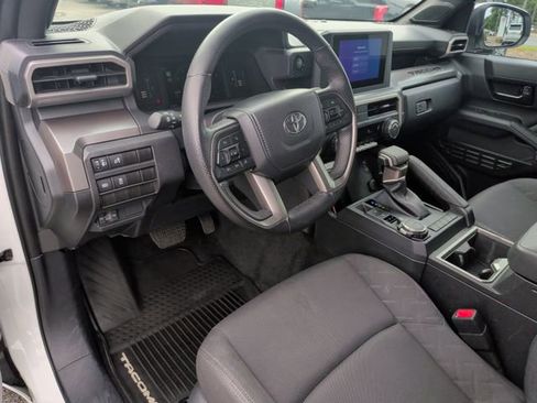Used 2024 Toyota Tacoma SR5 w/ SR5 Upgrade Package AWD/4WD image 17
