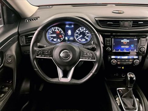 Used 2018 Nissan Rogue SV AWD/4WD image 5