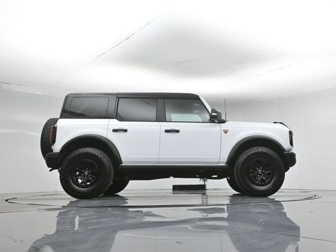 Used 2025 Ford Bronco Badlands image 48