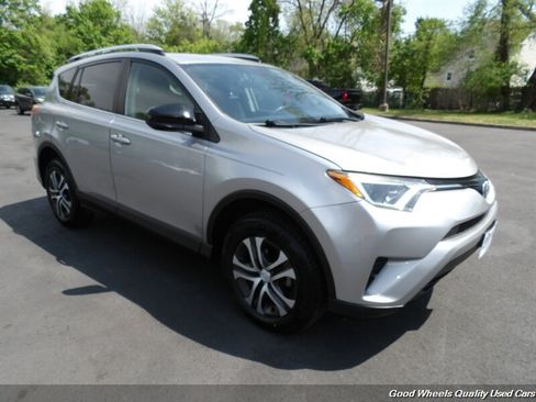Used 2016 Toyota RAV4 LE FWD image 3