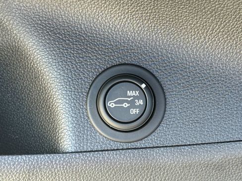 Used 2019 Buick Envision Essence FWD image 17