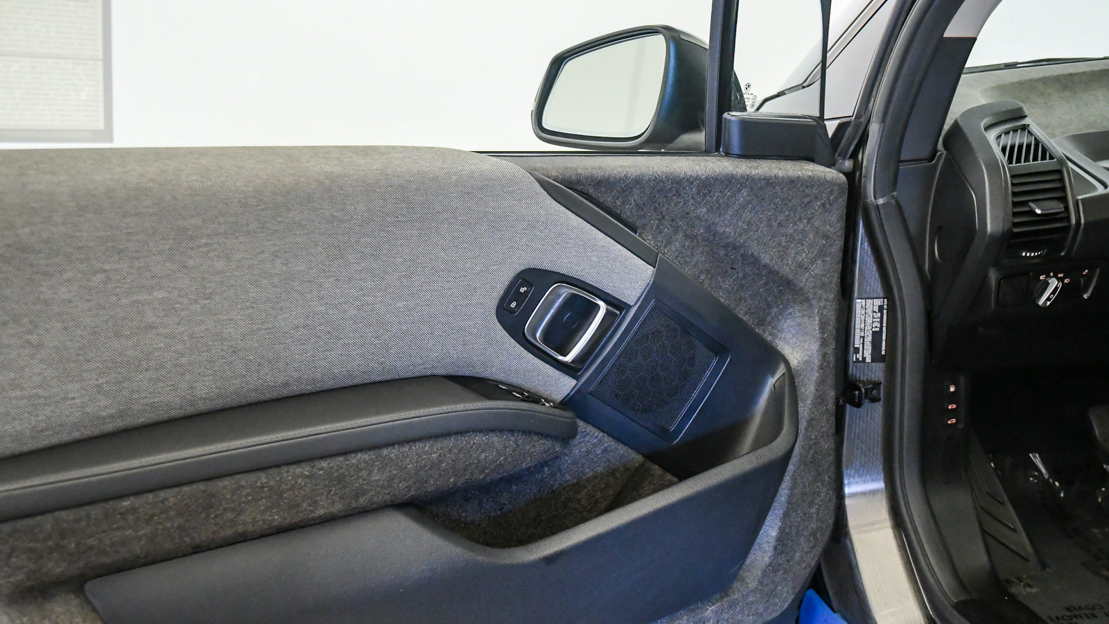 Used 2017 BMW i3 w/ Range Extender RWD image 27