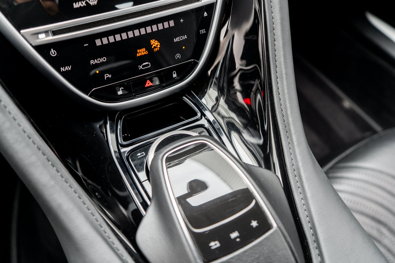 Used 2019 Aston Martin DB11 Coupe RWD image 18