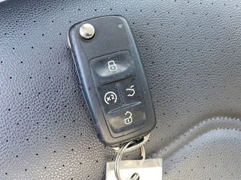 Used 2022 Volkswagen Passat 2.0T image 23